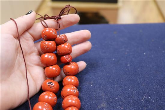 Mixed jewellery including costume, an amber necklace and a carved cameo shell.